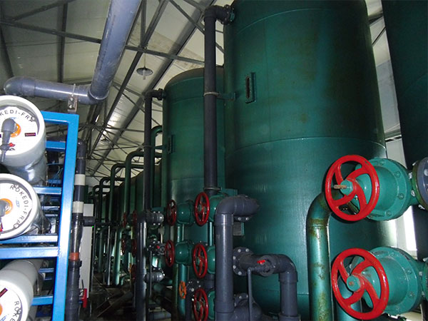 凈化水車(chē)間果殼活性炭更換